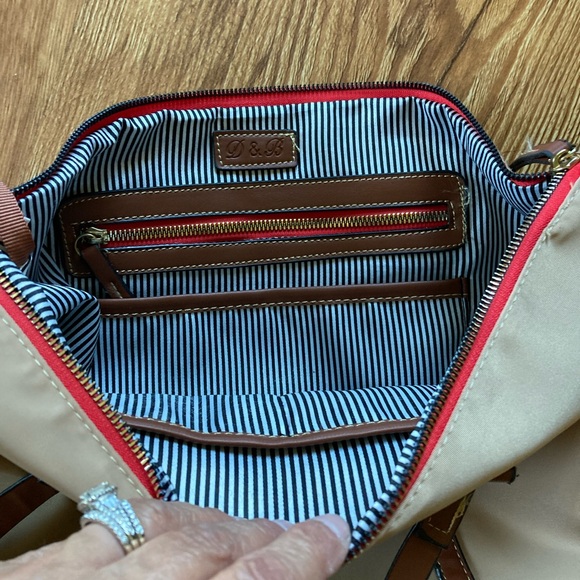 Dooney & Bourke nylon tote bag and accompanying coin pouch/key ring. - Picture 7 of 7